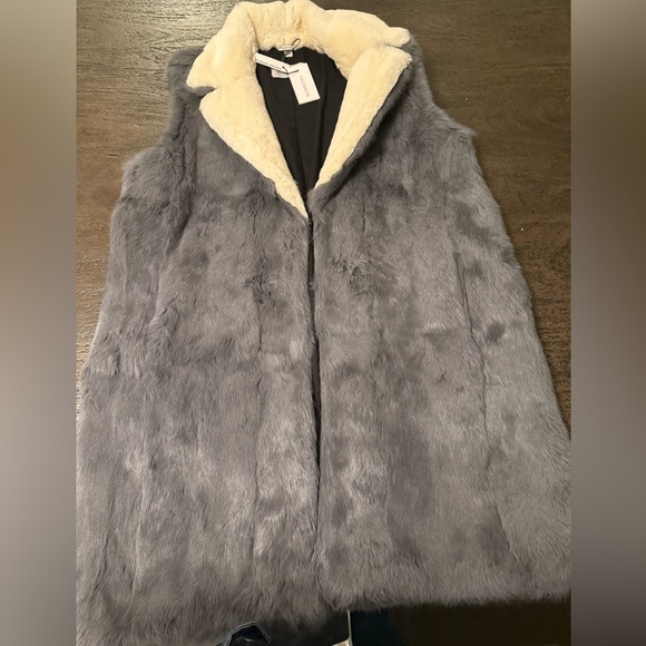SANDOVA FUR VEST - Picture 1 of 3